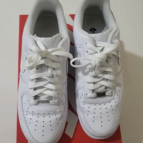 Nike Men's White Air Force 1 Low - Picture 3 of 7